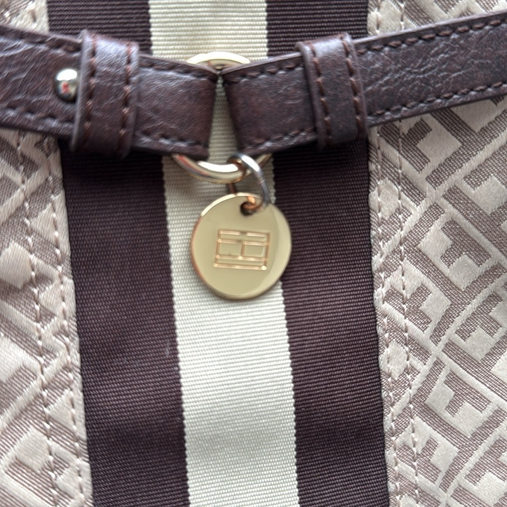 Tommy Hilfiger Small Crossbody Bag - Picture 5 of 5